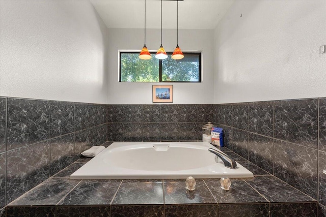 2025 El Verano St, Redding, CA 96002 - full bath featuring a bath