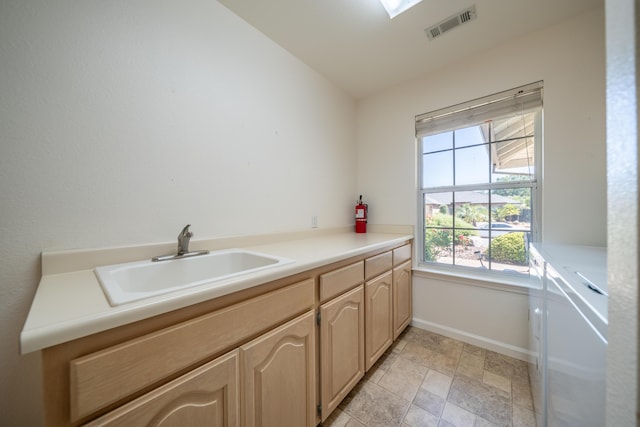 2169 Hope Ln, Redding, CA 96003 - washroom featuring cabinet space, washing machine and dryer, and baseboards