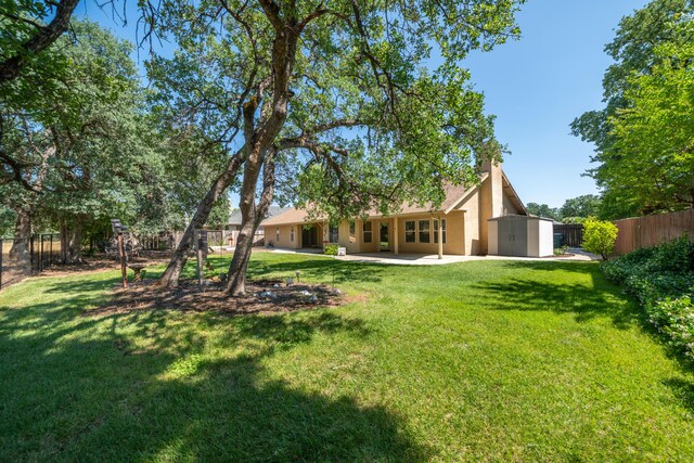 2169 Hope Ln, Redding, CA 96003 - view of yard featuring a patio