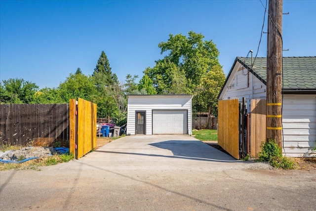 1764 Chestnut St, Redding, CA 96001 - view of detached garage