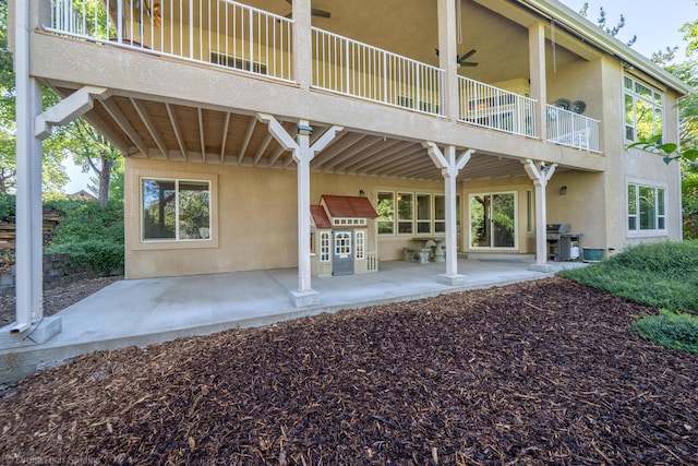 3179 Pinot Path, Redding, CA 96001 - back of property with stucco siding, a balcony, a patio area, and a ceiling fan