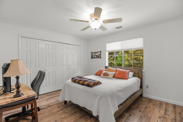 21247 Creekside Dr, Red Bluff, CA 96080 - bedroom with crown molding, a closet, light wood-type flooring, ceiling fan, and baseboards