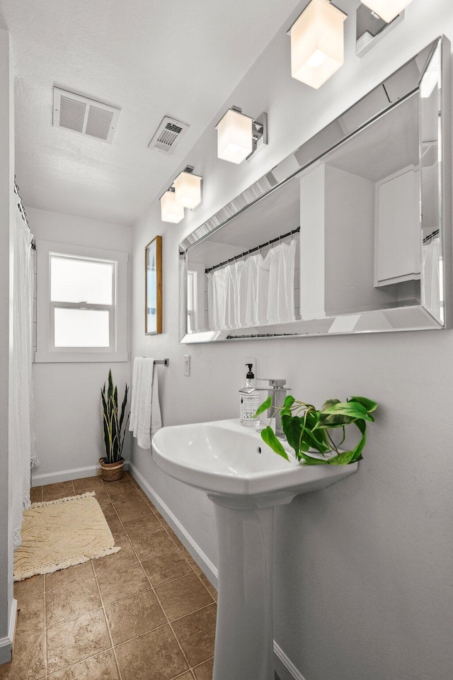 1545 Olive Ave, Redding, CA 96001 - full bathroom featuring baseboards