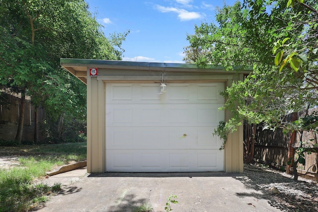 1545 Olive Ave, Redding, CA 96001 - garage featuring concrete driveway