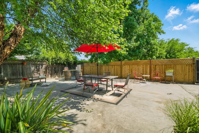6966 Granada Dr, Redding, CA 96002 - fenced backyard featuring a patio and outdoor dining space