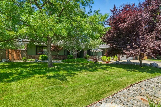6966 Granada Dr, Redding, CA 96002 - view of yard