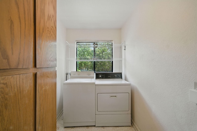 2173 Oak Ridge Dr, Redding, CA 96001 - laundry room with washing machine and dryer