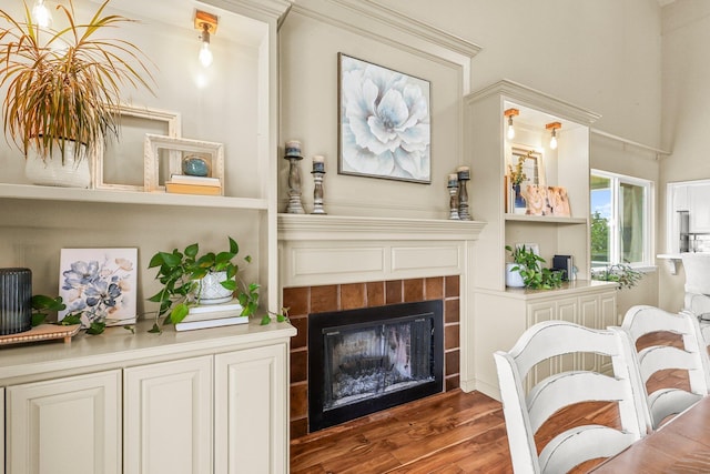 409 Ridgecrest Trl, Redding, CA 96003 - living room featuring a fireplace, wood finished floors, and a chandelier