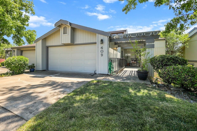 409 Ridgecrest Trl, Redding, CA 96003 - view of front facade featuring an attached garage, concrete driveway, and a front yard