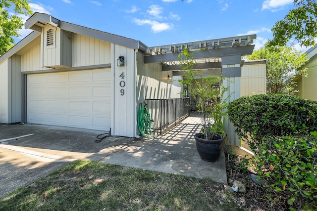 409 Ridgecrest Trl, Redding, CA 96003 - view of garage