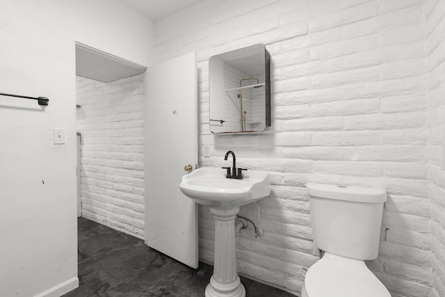 2955 Shasta St, Redding, CA 96001 - bathroom featuring toilet