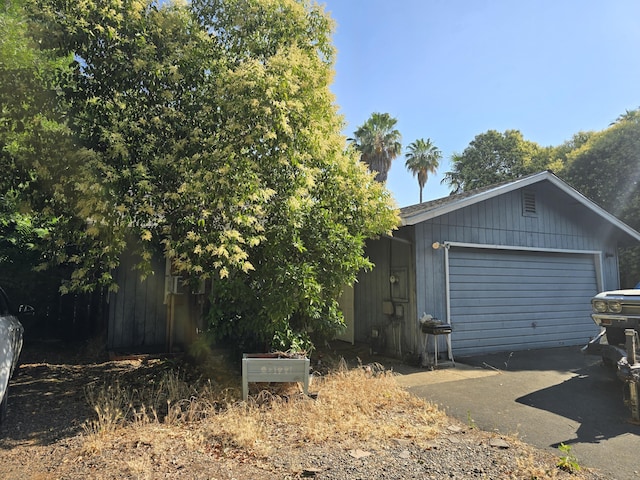 1591 Canby Rd, Redding, CA 96002 - garage with driveway