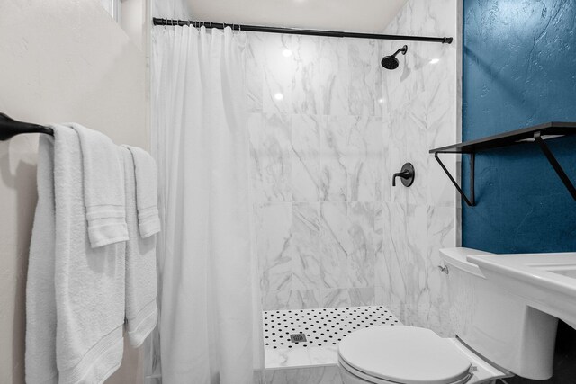 3371 Bardick Rd, Anderson, CA 96007 - full bath with a shower with shower curtain