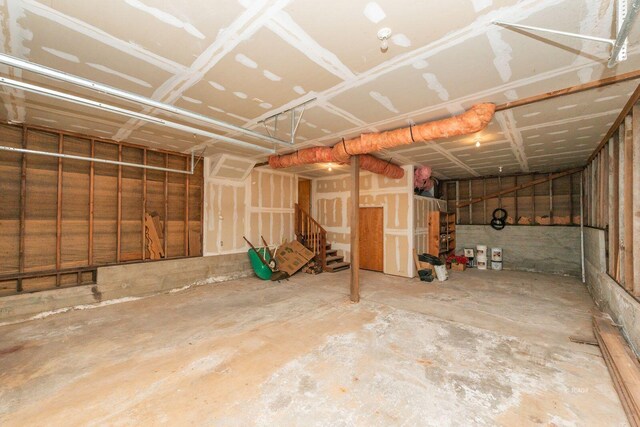 131 Northwoods Ests, Trinity Center, CA 96091 - view of garage
