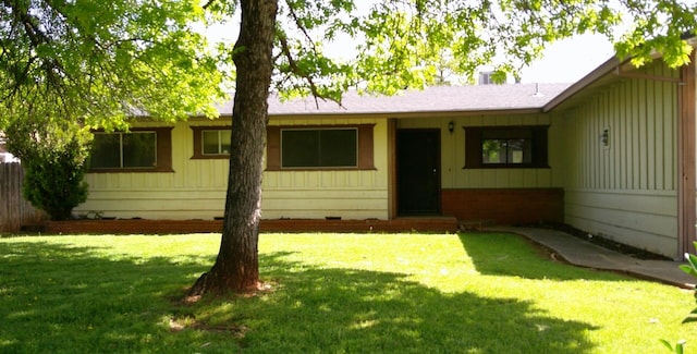 1927 Lindeena Ln, Redding, CA 96002 - view of front facade featuring a front yard, crawl space, and board and batten siding
