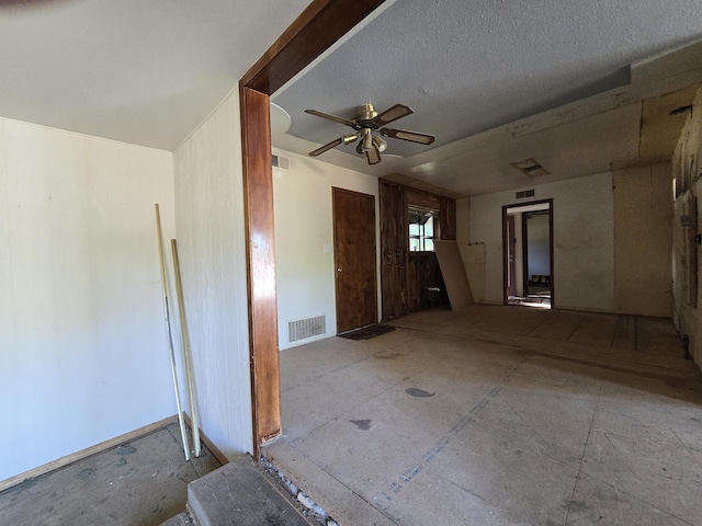 1927 Lindeena Ln, Redding, CA 96002 - spare room with a ceiling fan