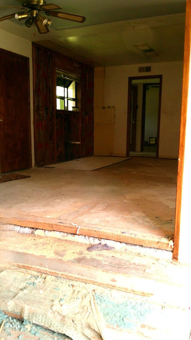 1927 Lindeena Ln, Redding, CA 96002 - empty room featuring a ceiling fan