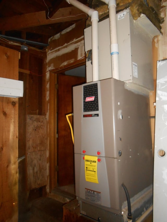1927 Lindeena Ln, Redding, CA 96002 - utility room with heating unit