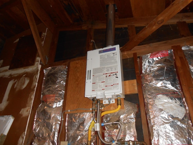 1927 Lindeena Ln, Redding, CA 96002 - utility room featuring water heater