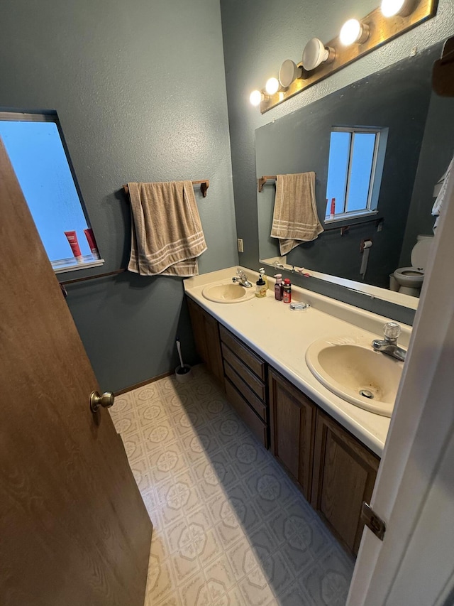 728 Lincoln St, Red Bluff, CA 96080 - full bath featuring double vanity and tile patterned floors