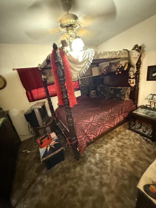 728 Lincoln St, Red Bluff, CA 96080 - bedroom with carpet and lofted ceiling