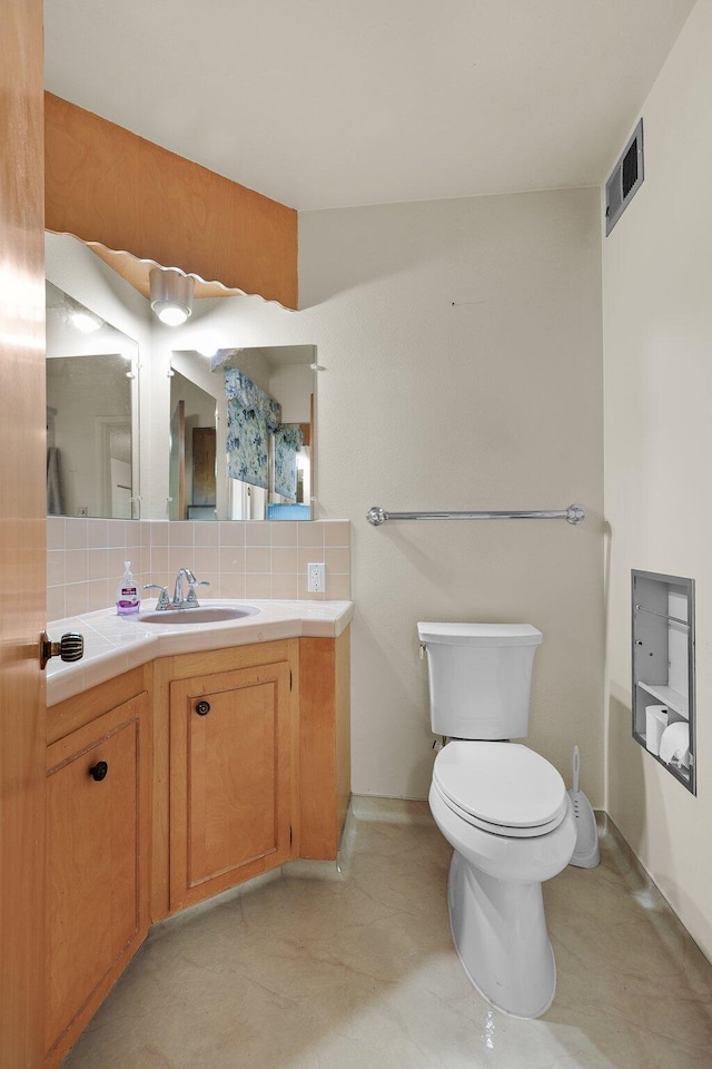 910 Hallmark Dr, Redding, CA 96001 - bathroom featuring backsplash and vanity