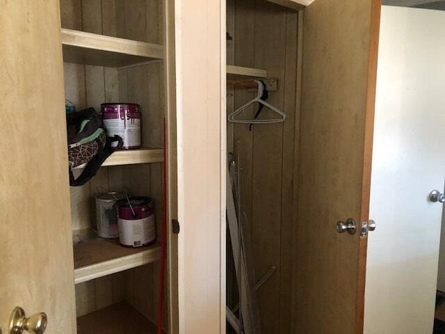 1064 Eagle Nest Rd, Redding, CA 96003 - view of closet