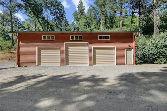19250 Coal Creek Rd, Lakehead, CA 96051 - detached garage with gravel driveway and view of wooded area