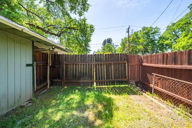 1440 Oakdale Ln, Redding, CA 96002 - view of yard