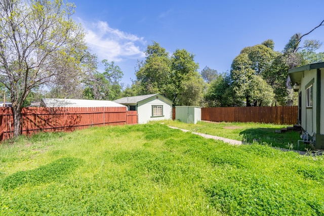 1440 Oakdale Ln, Redding, CA 96002 - fenced backyard with a shed