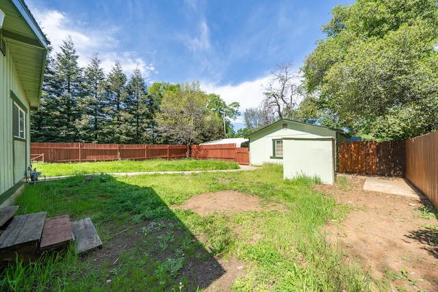 1440 Oakdale Ln, Redding, CA 96002 - fenced backyard with a storage unit