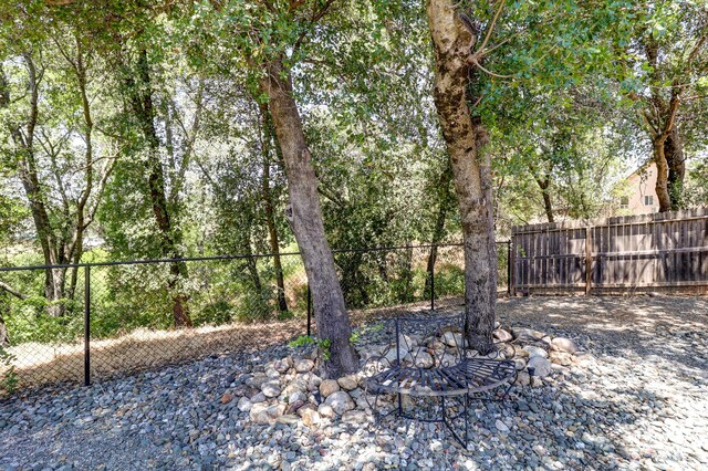 1835 Dellwood Dr, Redding, CA 96003 - view of yard