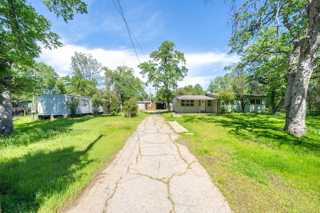 1430 Oakdale Ln, Redding, CA 96003 - view of front facade with a front lawn and driveway