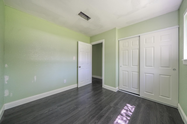1430 Oakdale Ln, Redding, CA 96003 - unfurnished bedroom with dark wood-style floors and a closet
