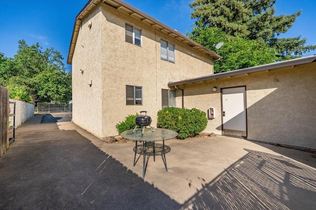 830 W St, Redding, CA 96001 - rear view of house with stucco siding and a patio area