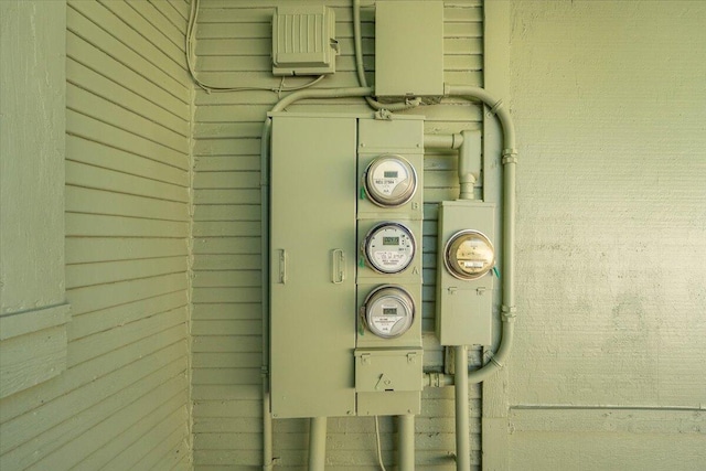 830 W St, Redding, CA 96001 - exterior view of electric meter