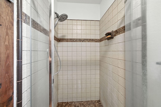 1683 Lakeside Dr, Redding, CA 96001 - full bathroom featuring a shower stall
