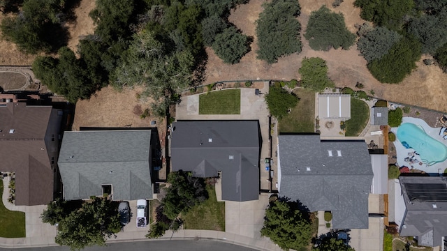 2834 Aspen Glow Ln, Redding, CA 96001 - aerial view of property and surrounding area featuring a pool