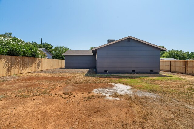 3704 Polaris Way, Redding, CA 96002 - back of house with crawl space