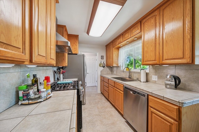 2912 Squire Ave, Redding, CA 96002 - kitchen with stainless steel appliances, range hood, backsplash, and tile countertops