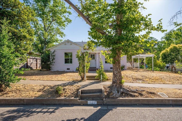 1120 Franklin St, Red Bluff, CA 96080 - view of front of home featuring crawl space