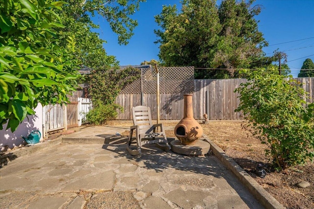 1120 Franklin St, Red Bluff, CA 96080 - fenced backyard featuring a patio area