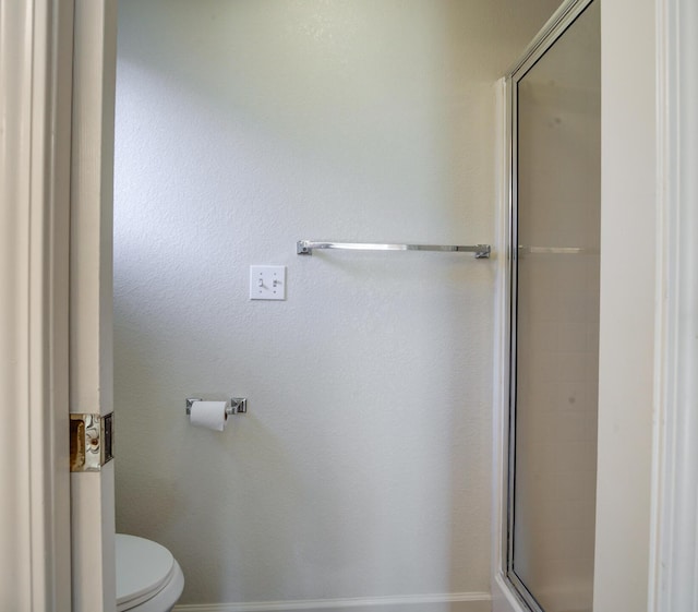 1561 Wingsetter Way, Redding, CA 96003 - full bathroom featuring a shower with shower door and toilet