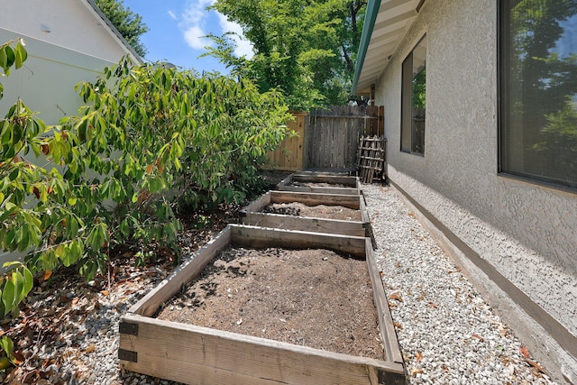 2820 Howard Dr, Redding, CA 96001 - view of yard featuring a garden
