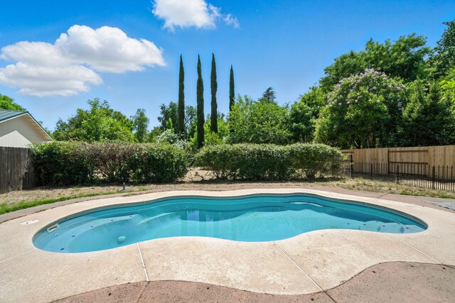 3385 Pioneer Ln, Redding, CA 96001 - view of swimming pool featuring a fenced backyard and a patio area