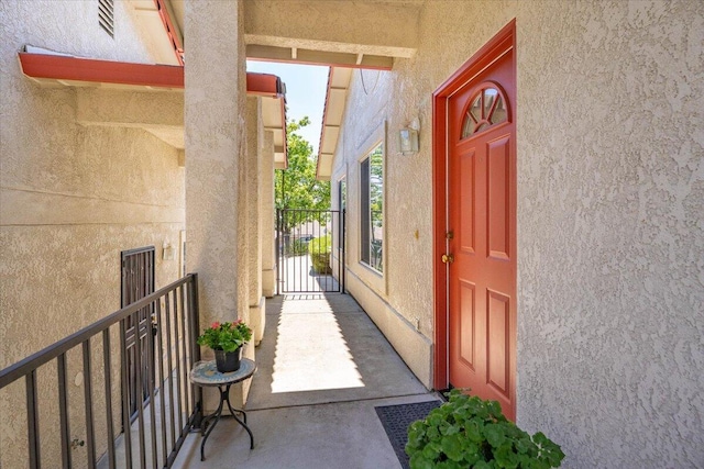 726 Stonebriar Trl, Redding, CA 96003 - entrance to property featuring stucco siding and a gate