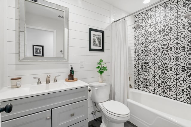 4135 Oro St, Redding, CA 96001 - full bath with vanity and shower / bath combo