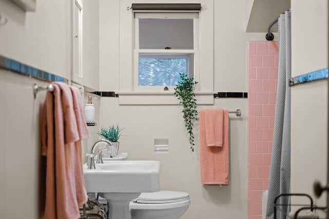 21552157 Butte St, Redding, CA 96003 - bathroom featuring a shower with shower curtain and toilet