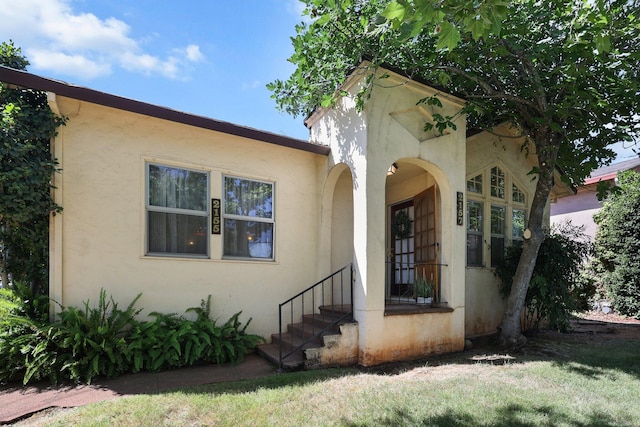 21552157 Butte St, Redding, CA 96003 - doorway to property with stucco siding and a yard