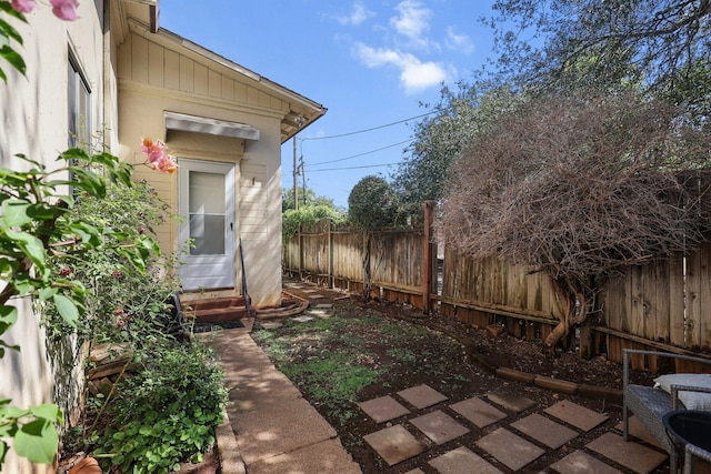 21552157 Butte St, Redding, CA 96003 - fenced backyard with entry steps